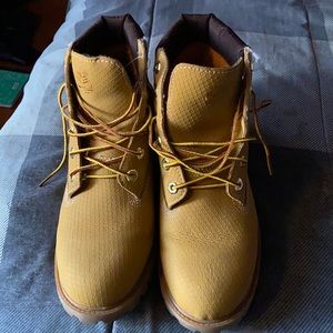 Unisex Timberland boots